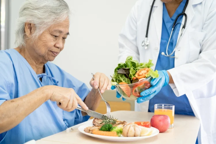 4 Tips Mengatasi Sulit Makan saat Sakit - Wawasan Kesehatan Terpercaya